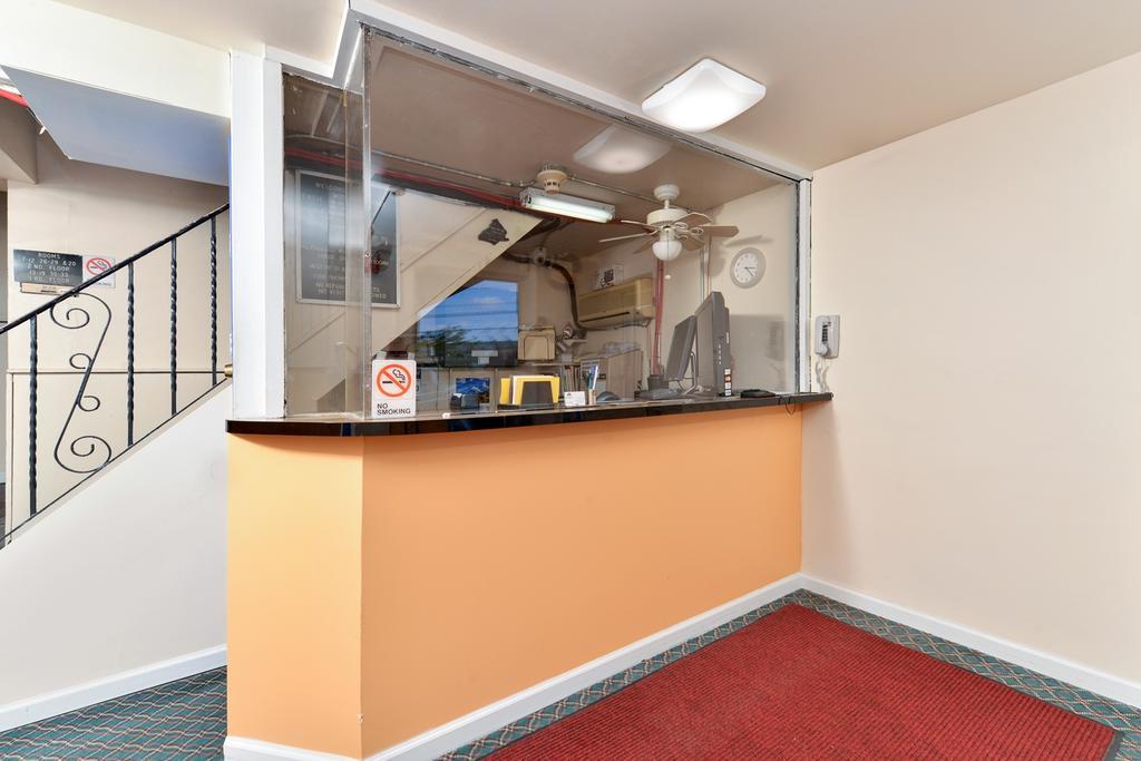 Media Inn & Suites المظهر الخارجي الصورة